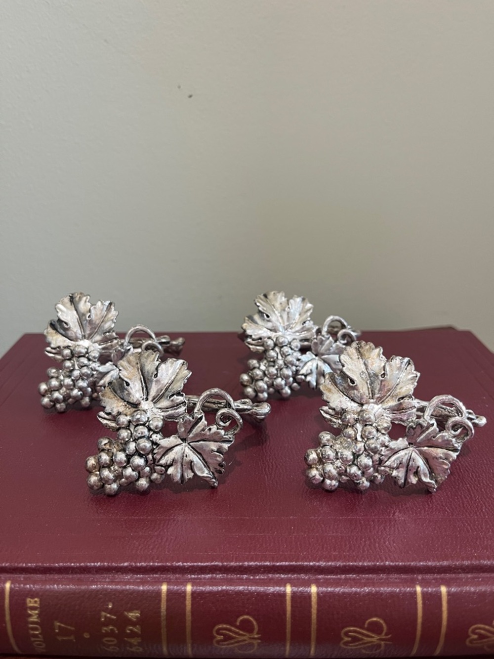 Arthur Court  Grape Cluster Napkin Rings set of 4